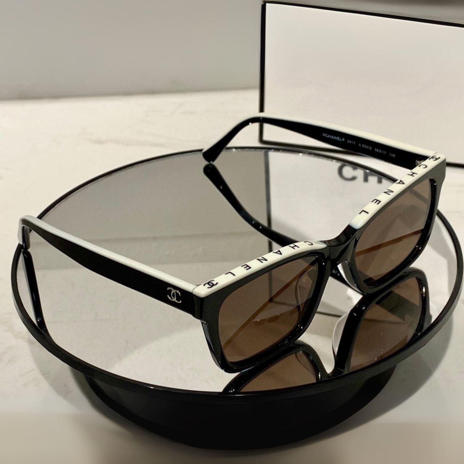 Chanel Carrés - Noir & Blanche